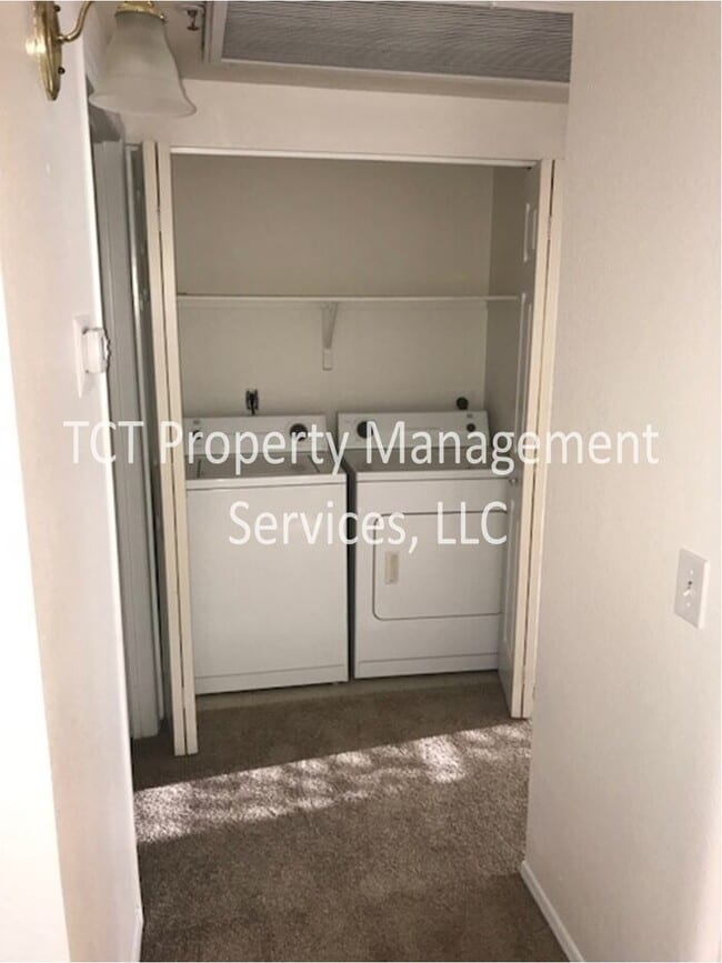 Building Photo - Two Bedroom Condo in Aventura!