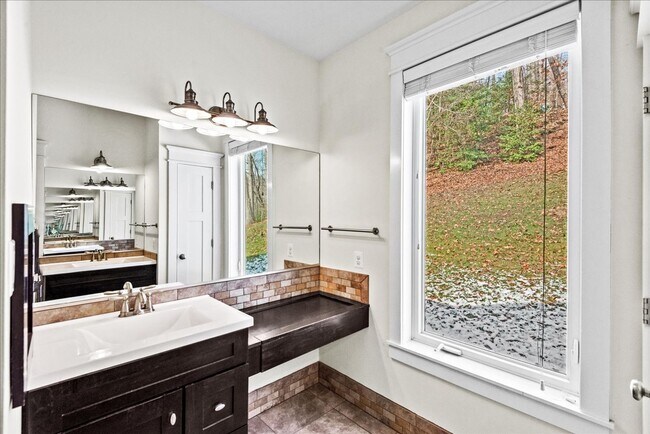 Building Photo - 2 Bedroom 3 Bath is Stafford, VA