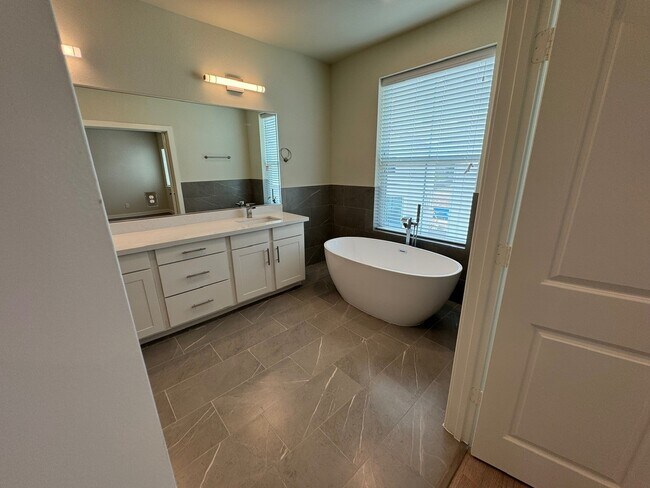 Building Photo - 3013 Hicks St