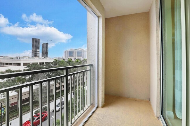 Building Photo - 610 Clematis St