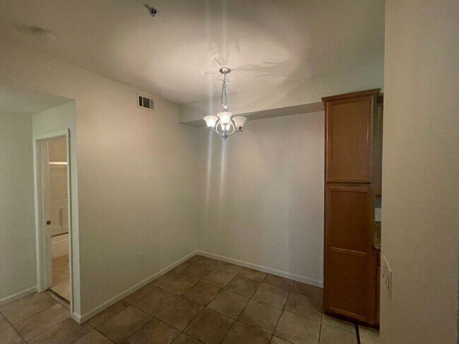 Building Photo - Beautiful Condominium in Gated Community in Canyon Crest!