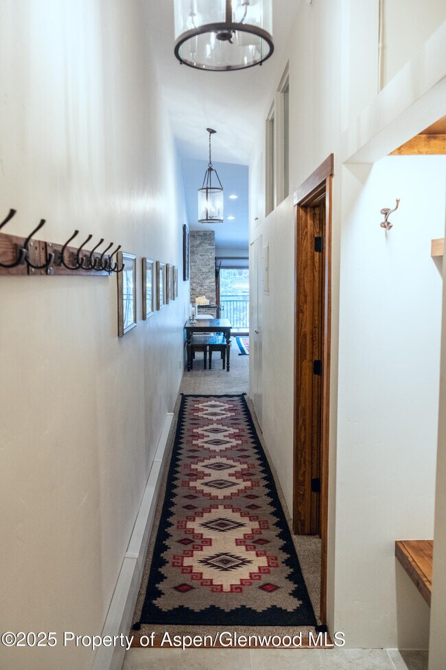 Building Photo - 700 S Monarch St