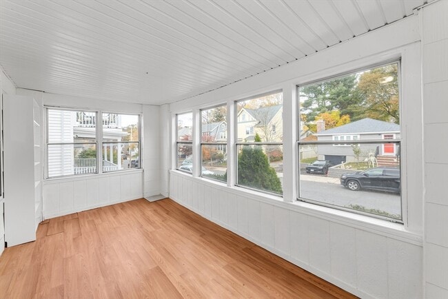 Building Photo - 204 Maple St