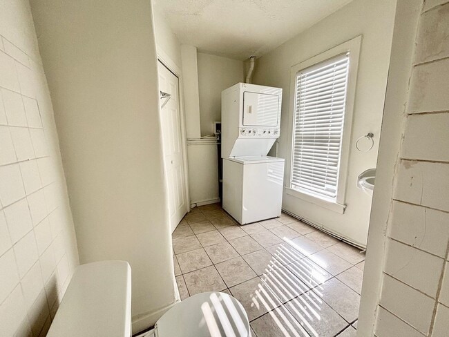 Building Photo - 3810-3812 Central St.