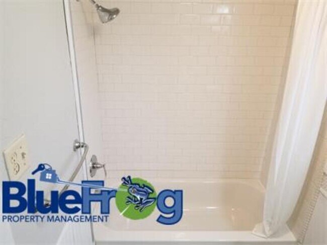 Building Photo - 907 Kellogg St