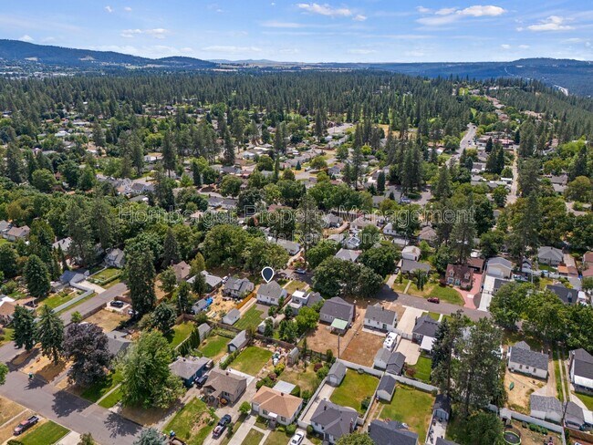 Building Photo - 807 E 40th Ave