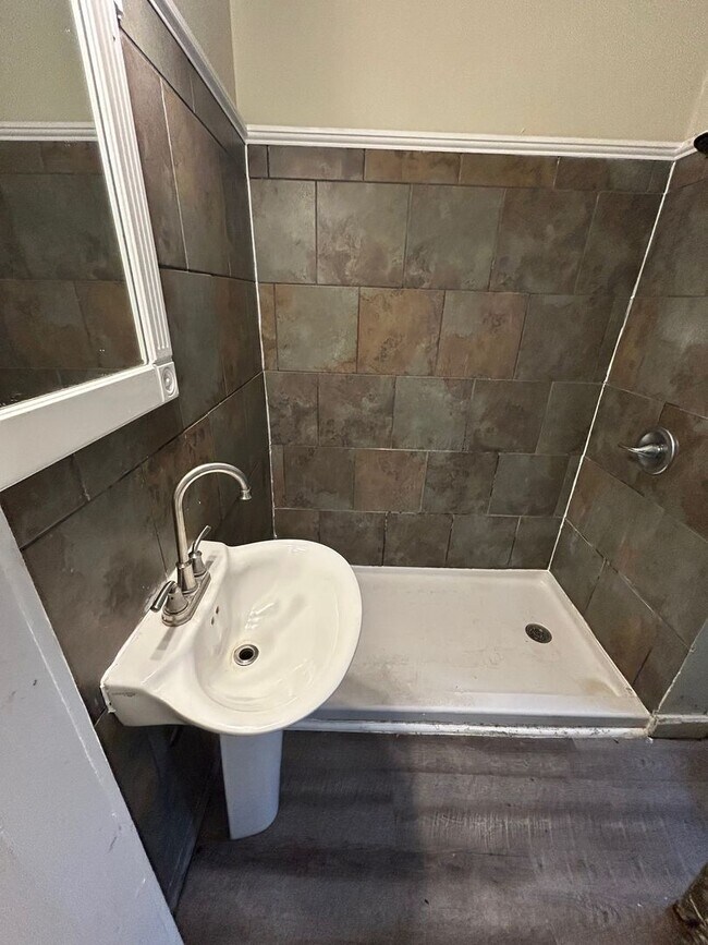 Building Photo - 721 California Ave