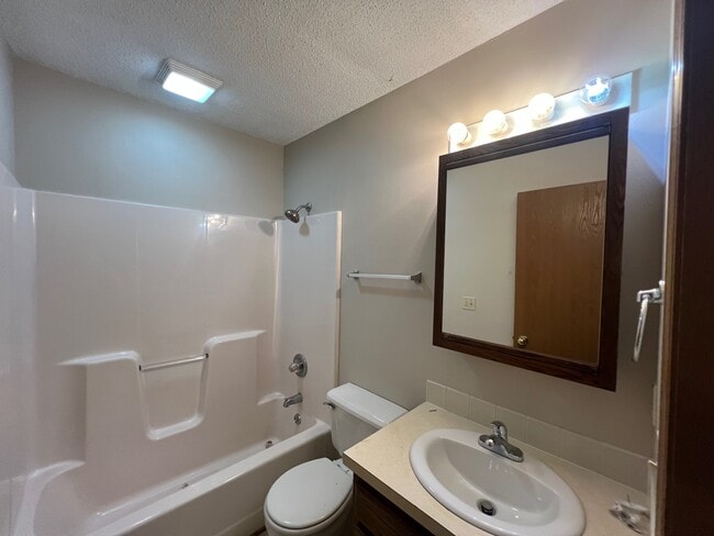 Building Photo - 9613 Dennis Dr