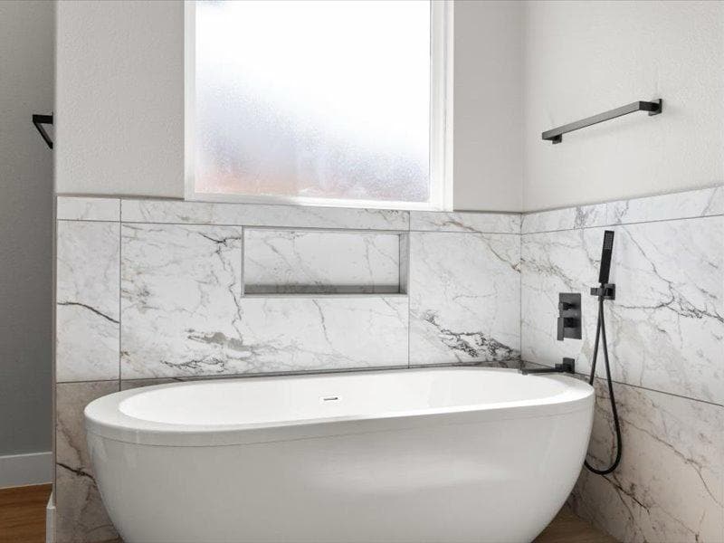 Building Photo - 8101 Oak Hollow Dr