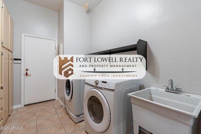 Building Photo - 13354 W San Miguel Ave