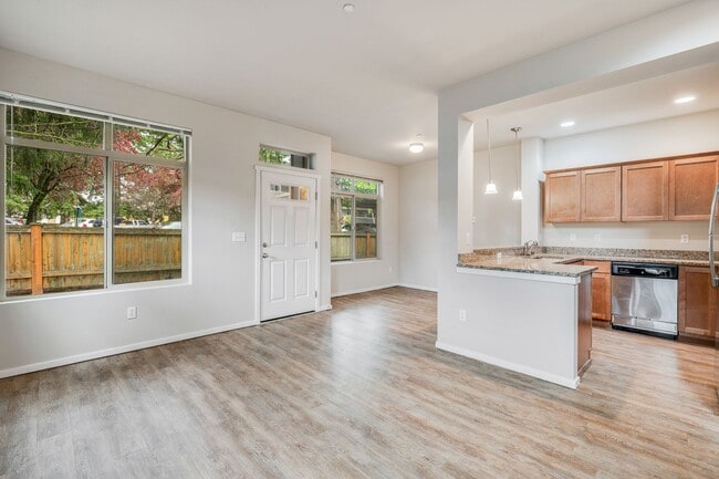 Building Photo - Pinnacle Townhomes