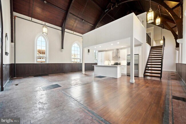 Building Photo - 430 York Rd