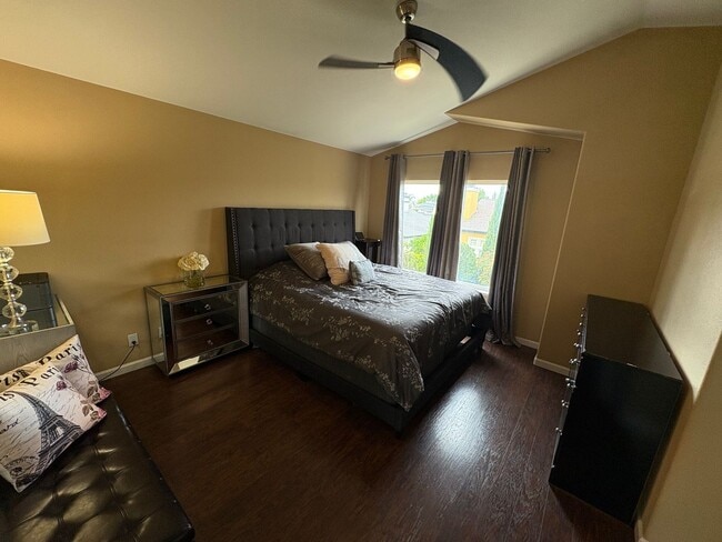 Building Photo - Beautiful 3 Bedroom 2.5 Bath Brentwood Home With SOLAR