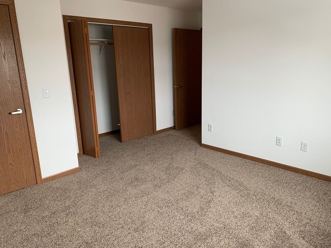 Building Photo - Welcome to Lipton Apartments – Your New Ho...