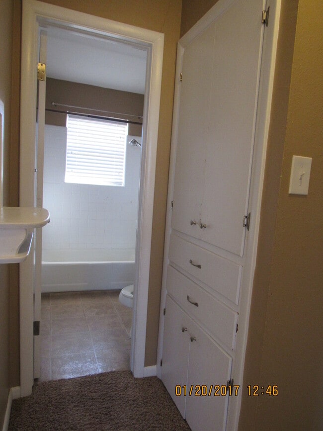 Building Photo - Rolling Meadows!!!