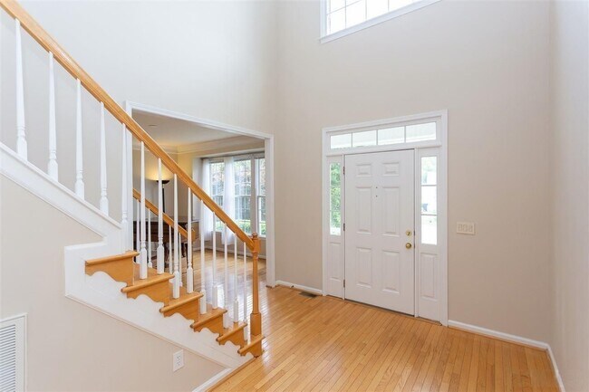 Building Photo - 105 Dairy Ct