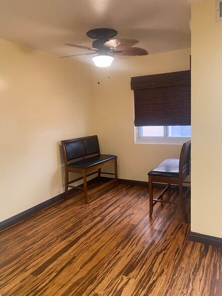 Dining area - 8710 Delgany Ave