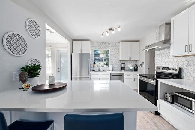 Building Photo - 2676 Martin St