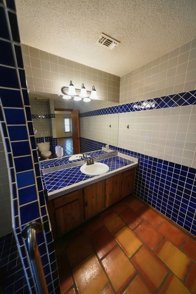 Building Photo - Charming and Centrally Located Home Now Available with Inground Pool. Realtor Commmission:$750