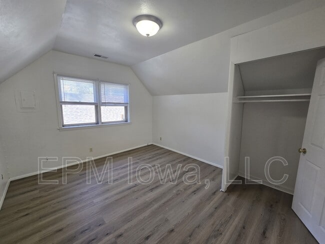 Building Photo - 1125 1/2 Mulberry Street