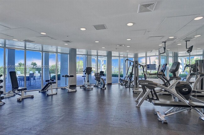 Building Photo - 6515 Collins Ave