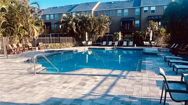 Building Photo - 2915 Pointeview Dr