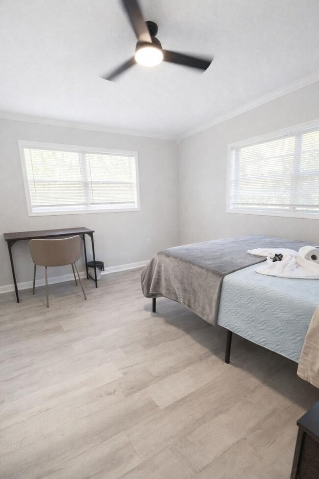 Building Photo - 807 Ave M SW