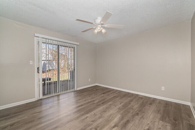 Building Photo - MOVE-IN READY!