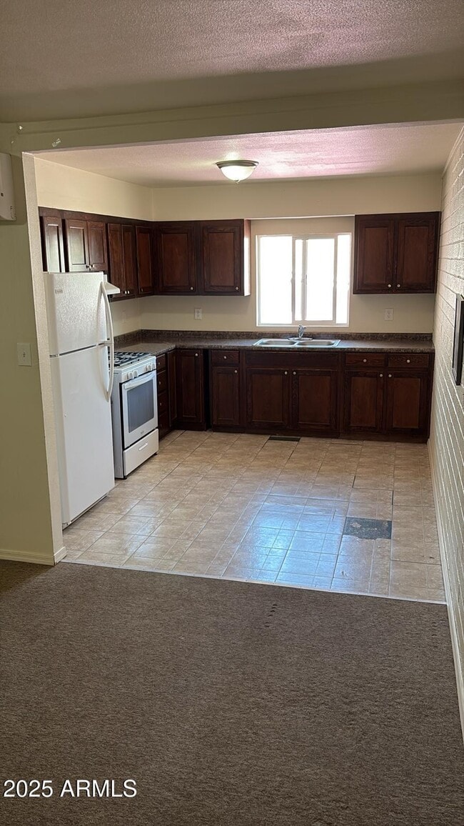 Primary Photo - 1057 D Ave