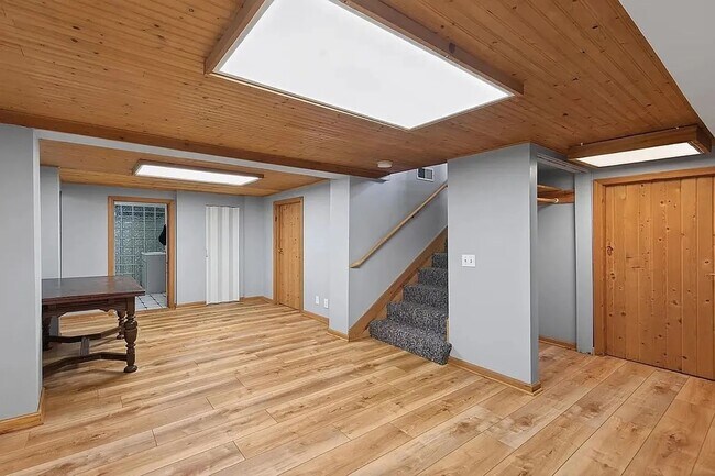 Building Photo - 944 Mahtomedi Ave