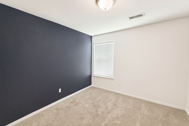 Building Photo - Charming 3-Bedroom Single-Story Home with ...