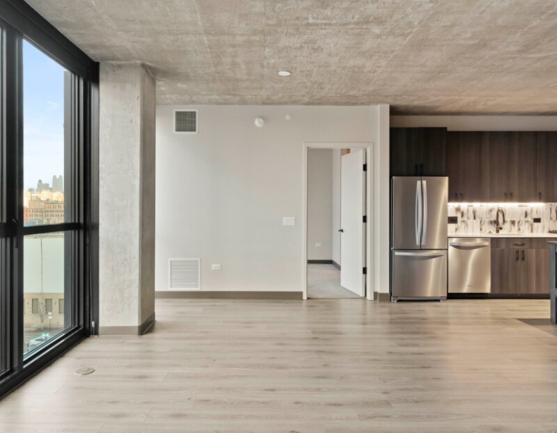 Building Photo - 1333 W Lake St