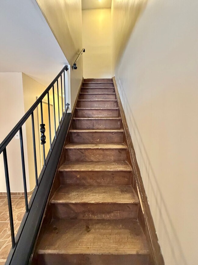 Building Photo - 40 Sarah Ln