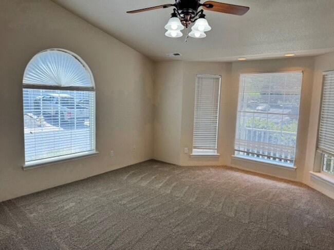 Building Photo - Central Point Single Level Home/ Coming Soon