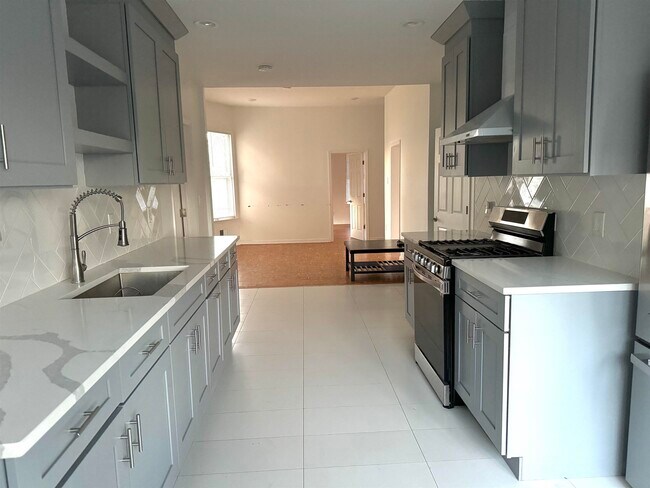 Building Photo - 143 W 2nd St