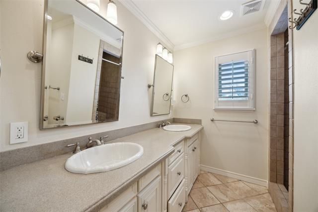 Building Photo - 6777 Lakefair Cir