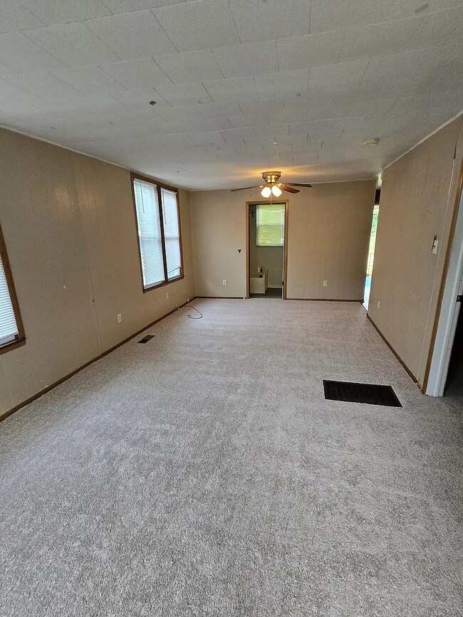 Building Photo - 992 W Pike St