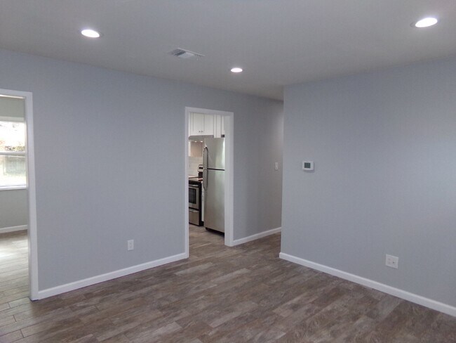 Building Photo - Updated Northeast Pensacola 3BR Home with Granite Kitchen, Tile Floors & Garage