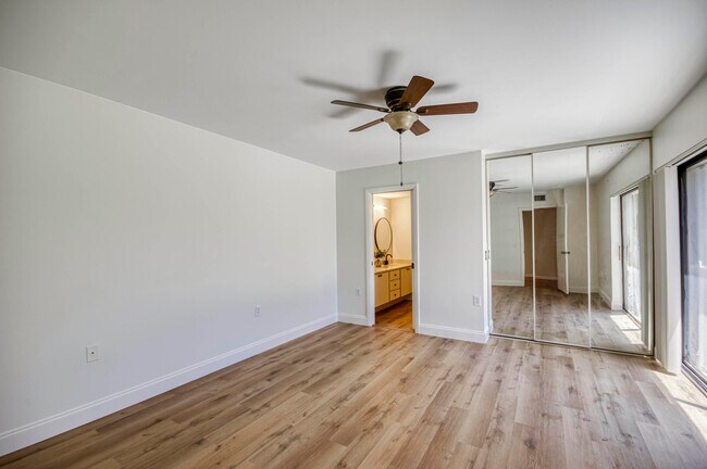 Building Photo - 2414 24th Ct