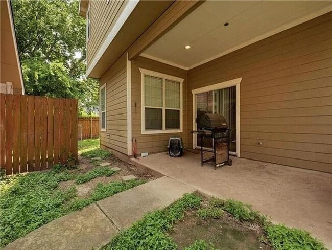 Building Photo - 5501 Duval St