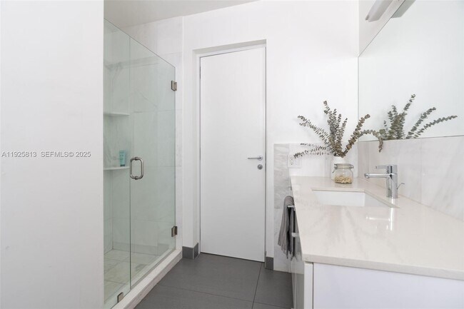 Building Photo - 501 NE 51st St