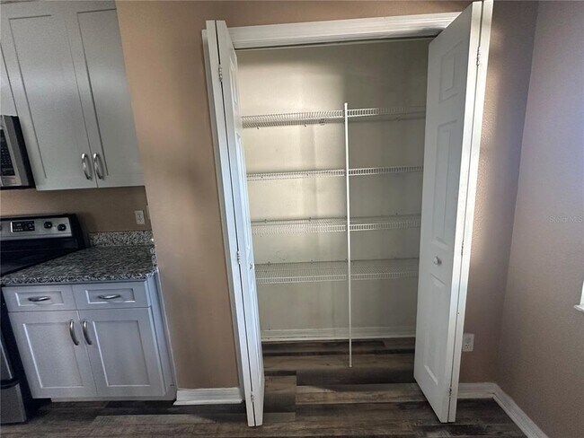 Building Photo - 740 Cresting Oak Cir