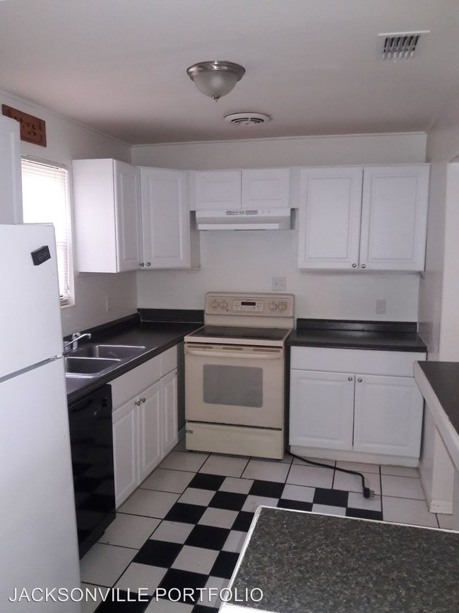 Building Photo - 6739 Daughtry Blvd S