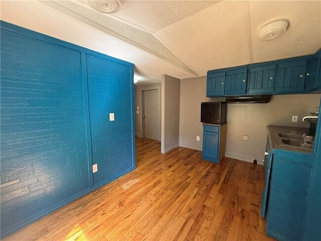 Building Photo - 260 Friendly Mission Ln