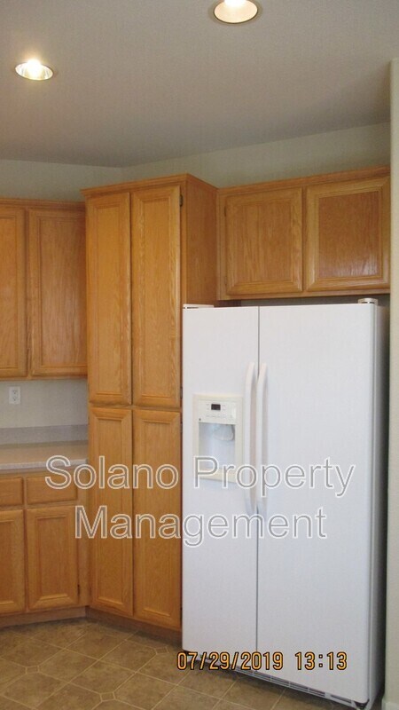 Building Photo - 451 Edgewood Dr