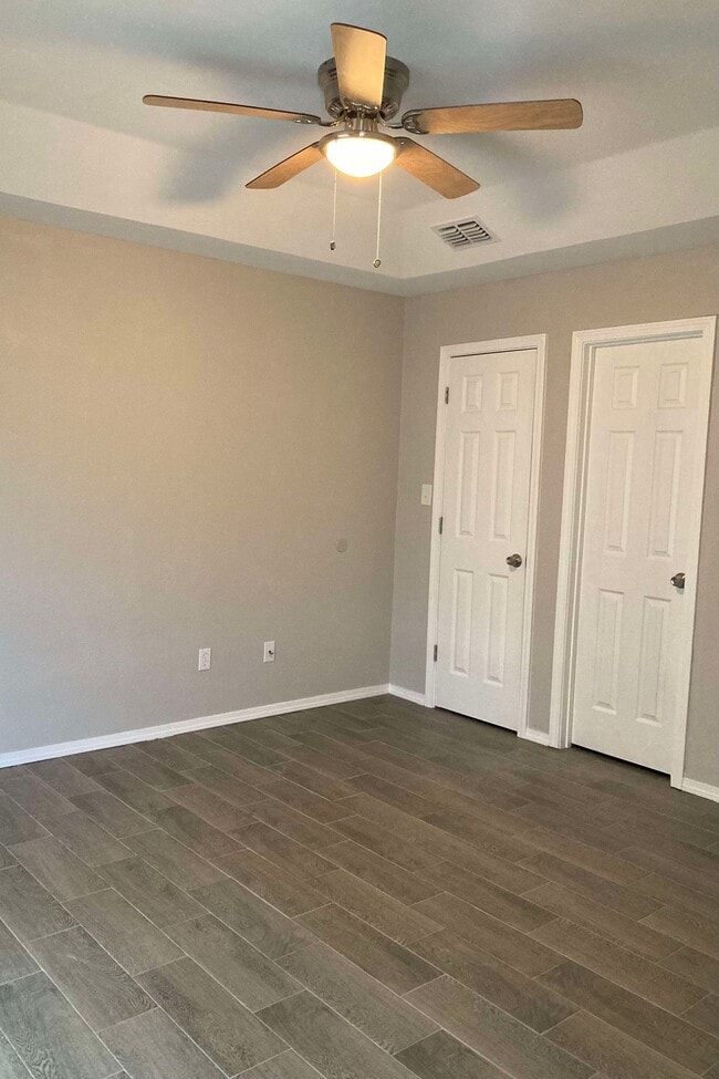 Building Photo - 405 Poblano Dr
