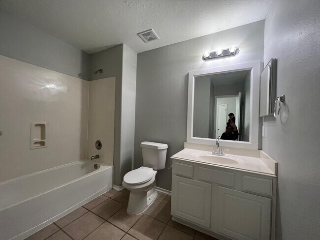 Building Photo - 19451 Nasworthy Dr