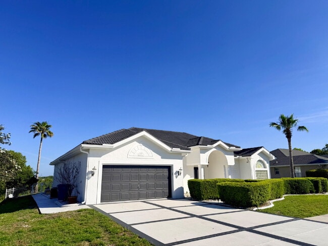 Building Photo - Beautifully maintained POOL home for Rent.