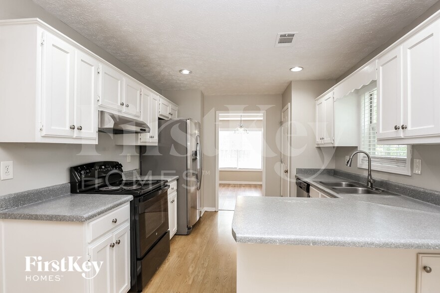 Building Photo - 1480 Royale Castle Dr