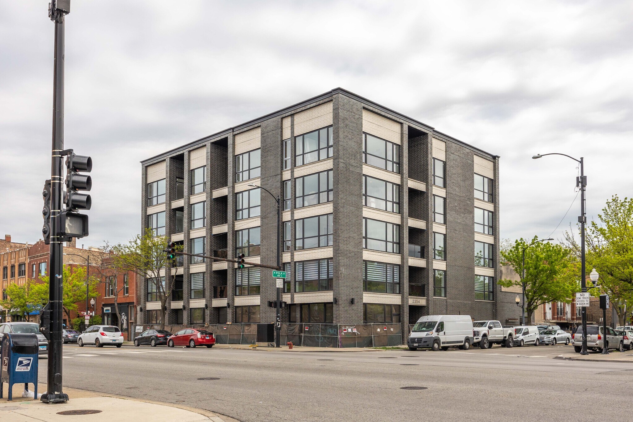 Building Photo - 2354 W Polk St